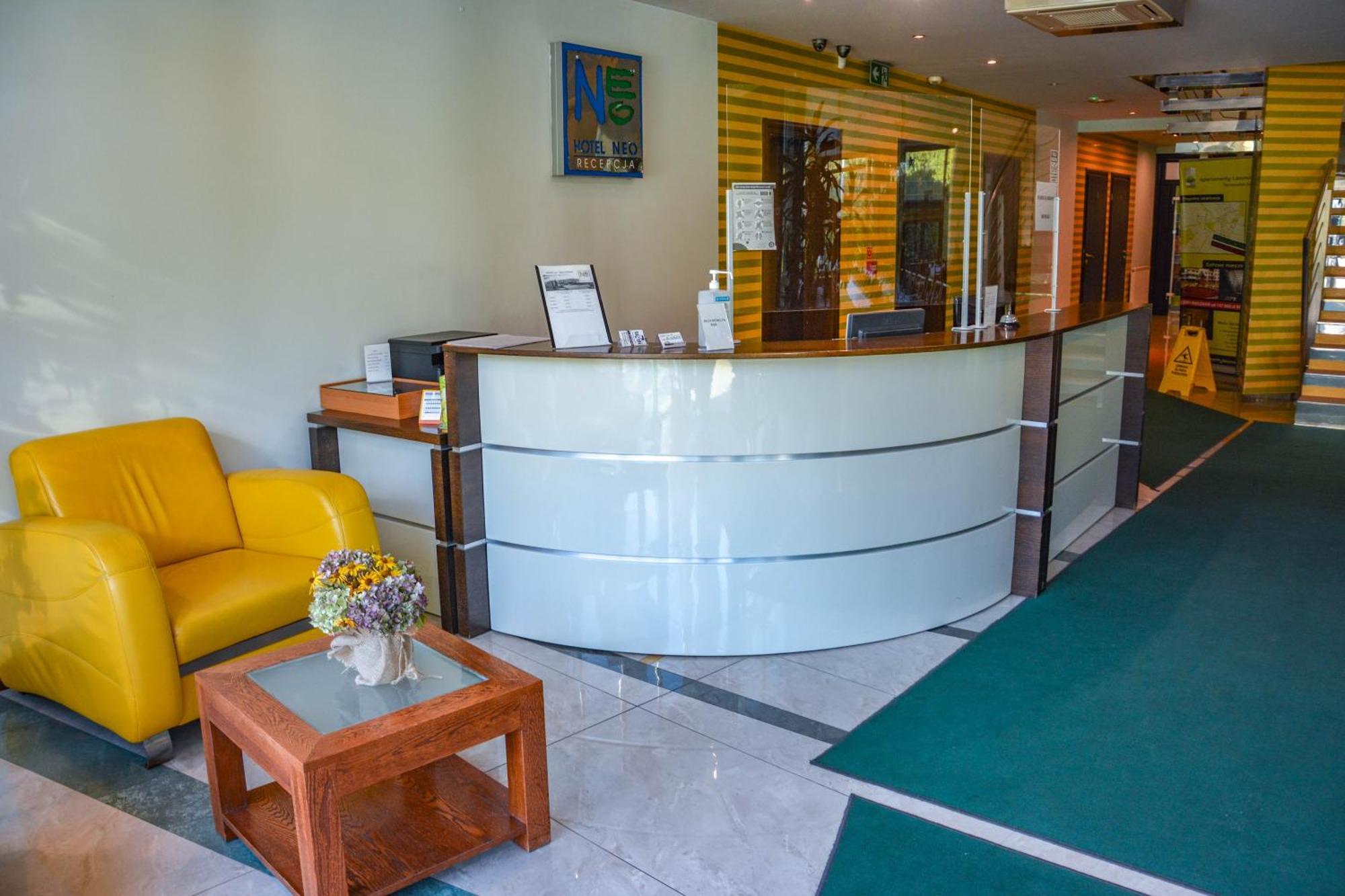Hotel Neo Tarnowskie Góry Esterno foto