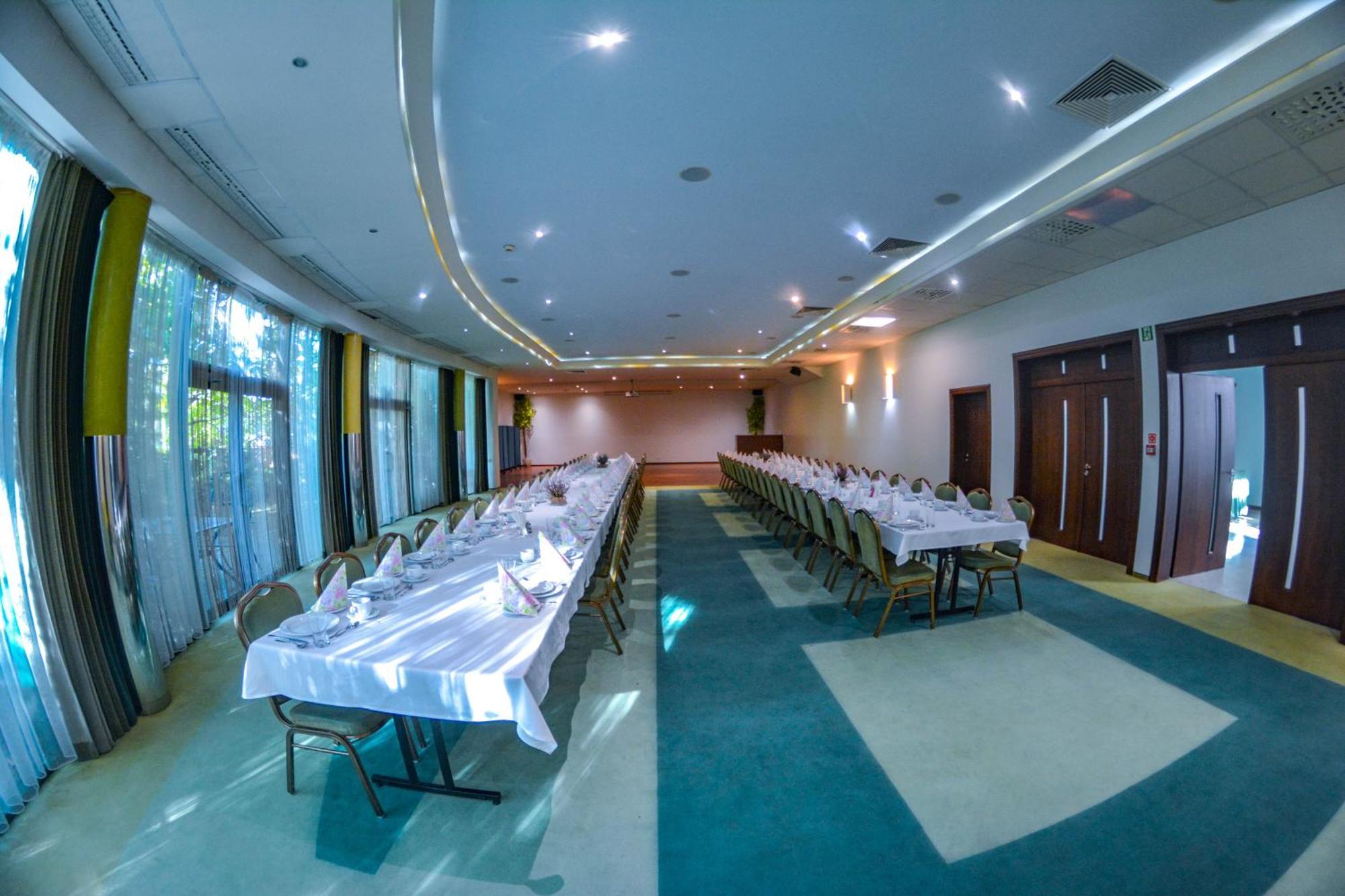 Hotel Neo Tarnowskie Góry Esterno foto