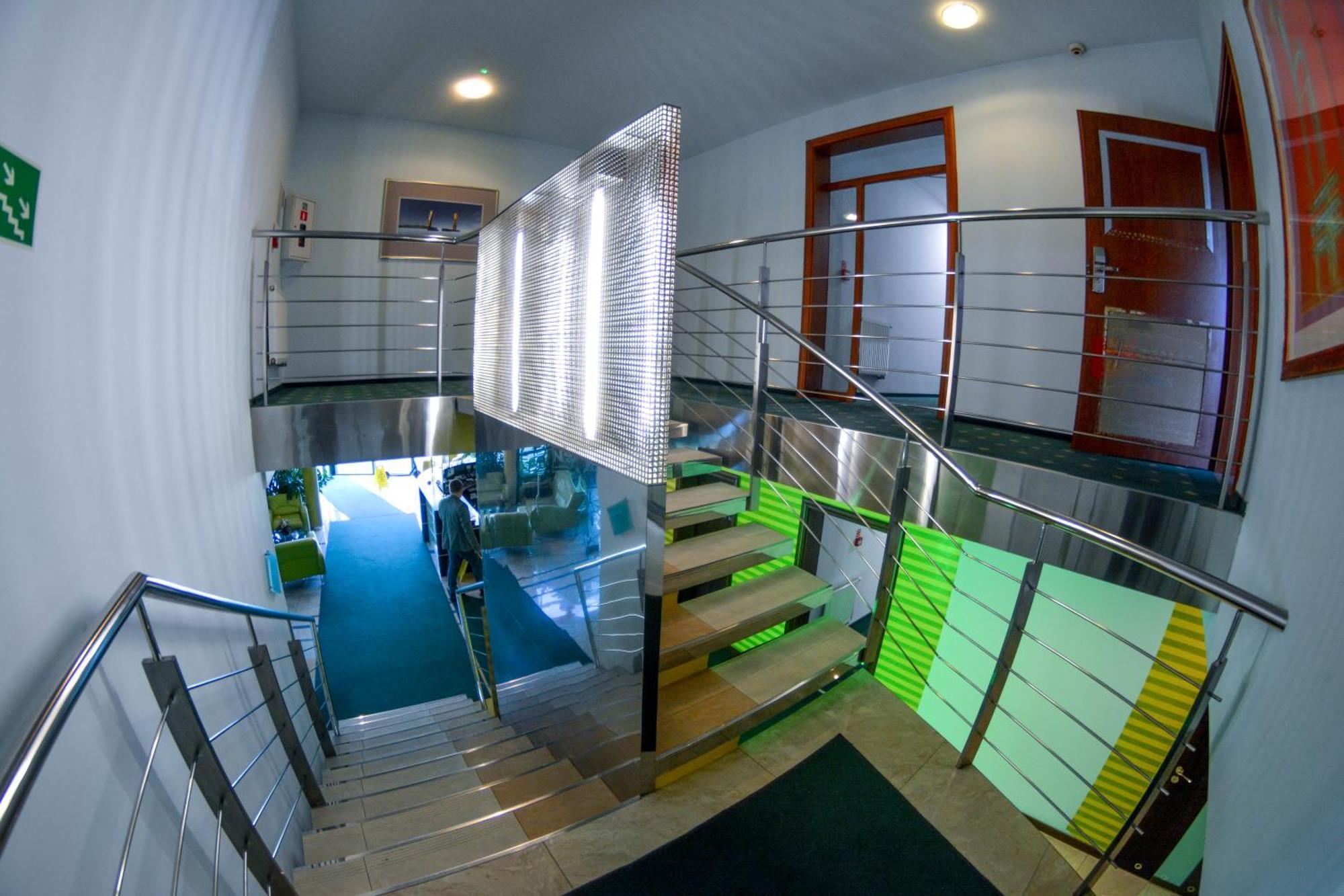 Hotel Neo Tarnowskie Góry Esterno foto