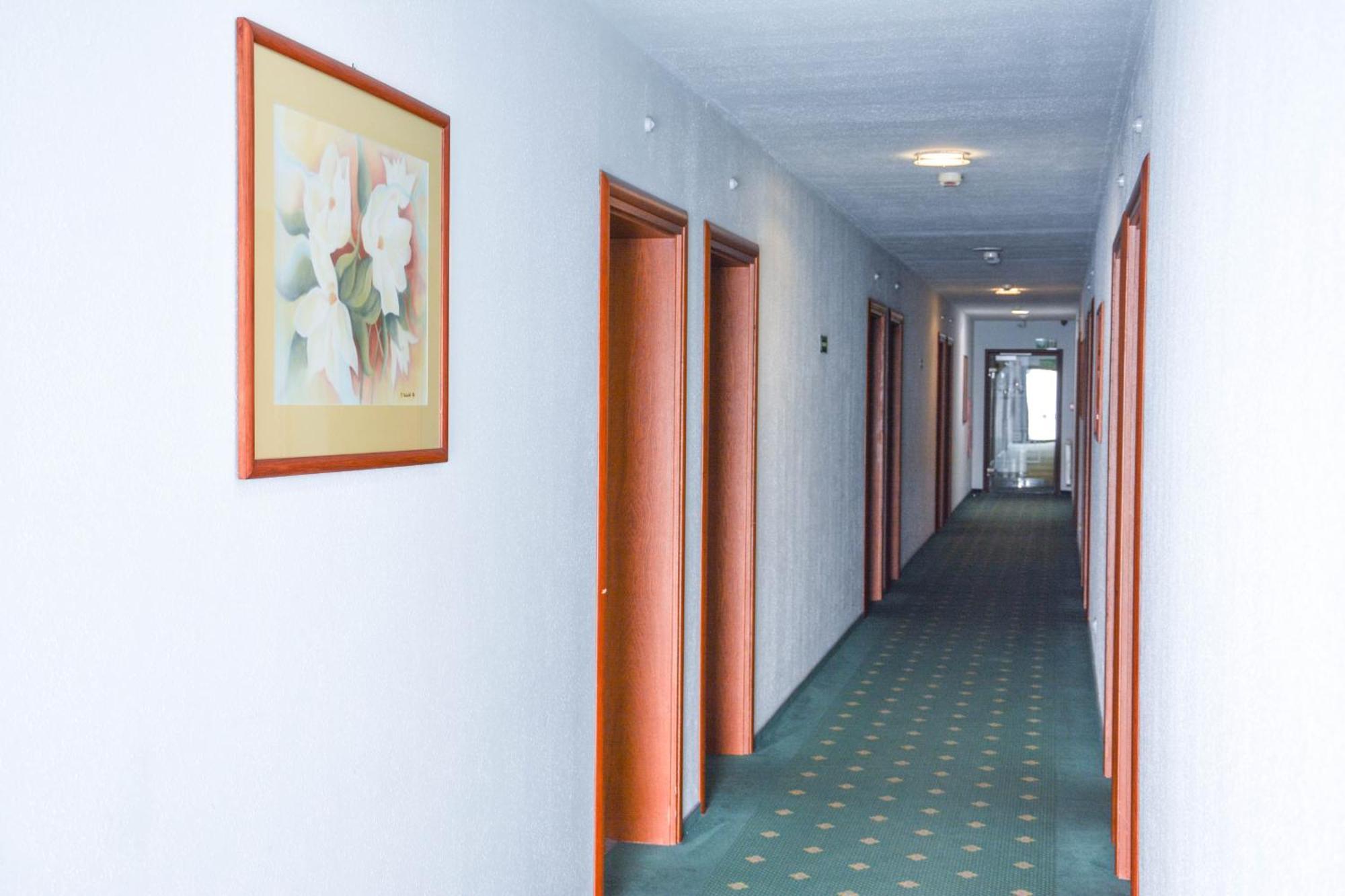Hotel Neo Tarnowskie Góry Esterno foto
