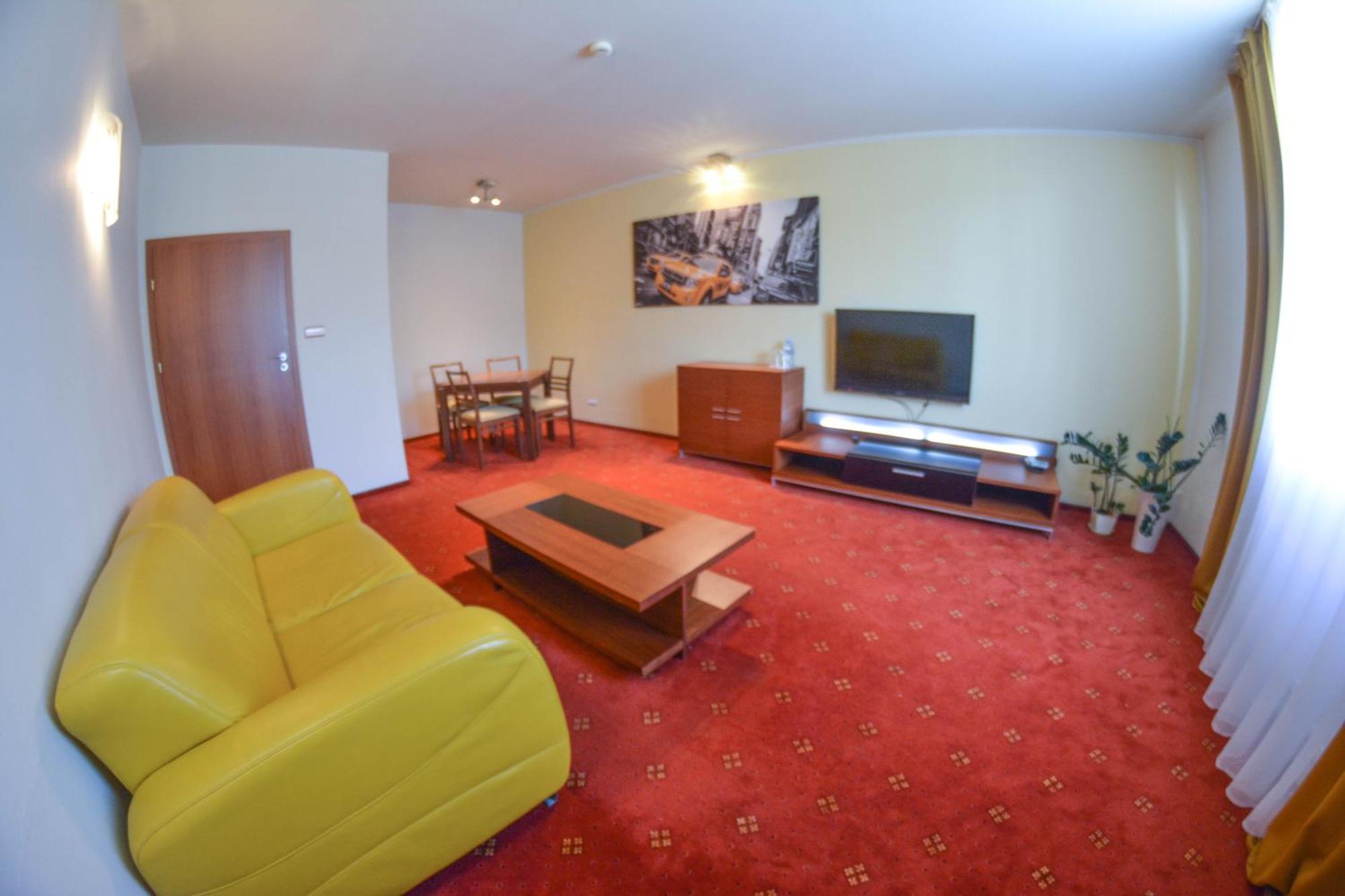 Hotel Neo Tarnowskie Góry Esterno foto