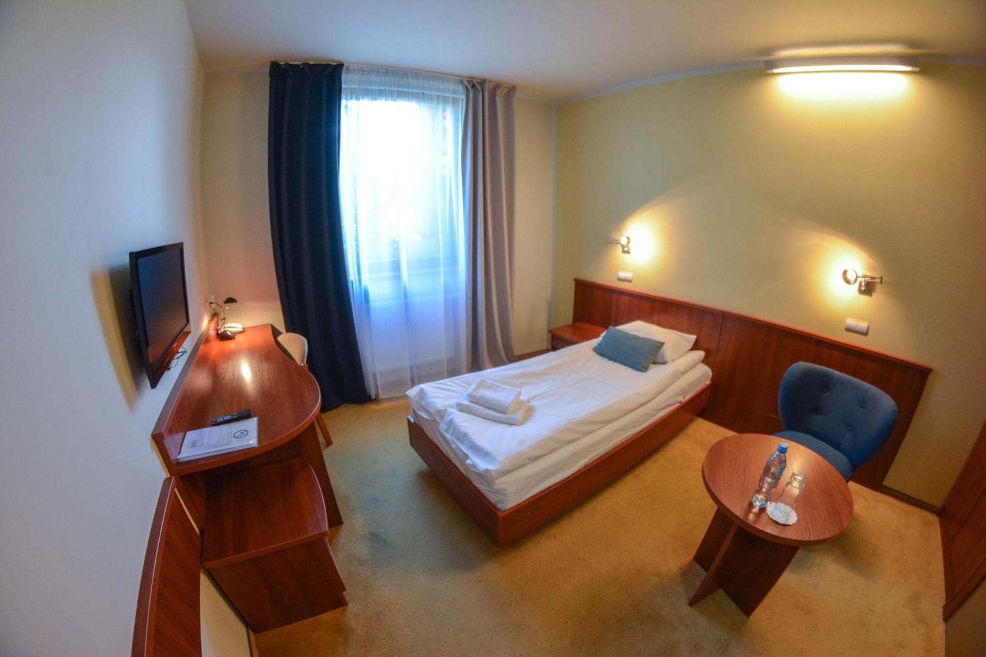 Hotel Neo Tarnowskie Góry Esterno foto