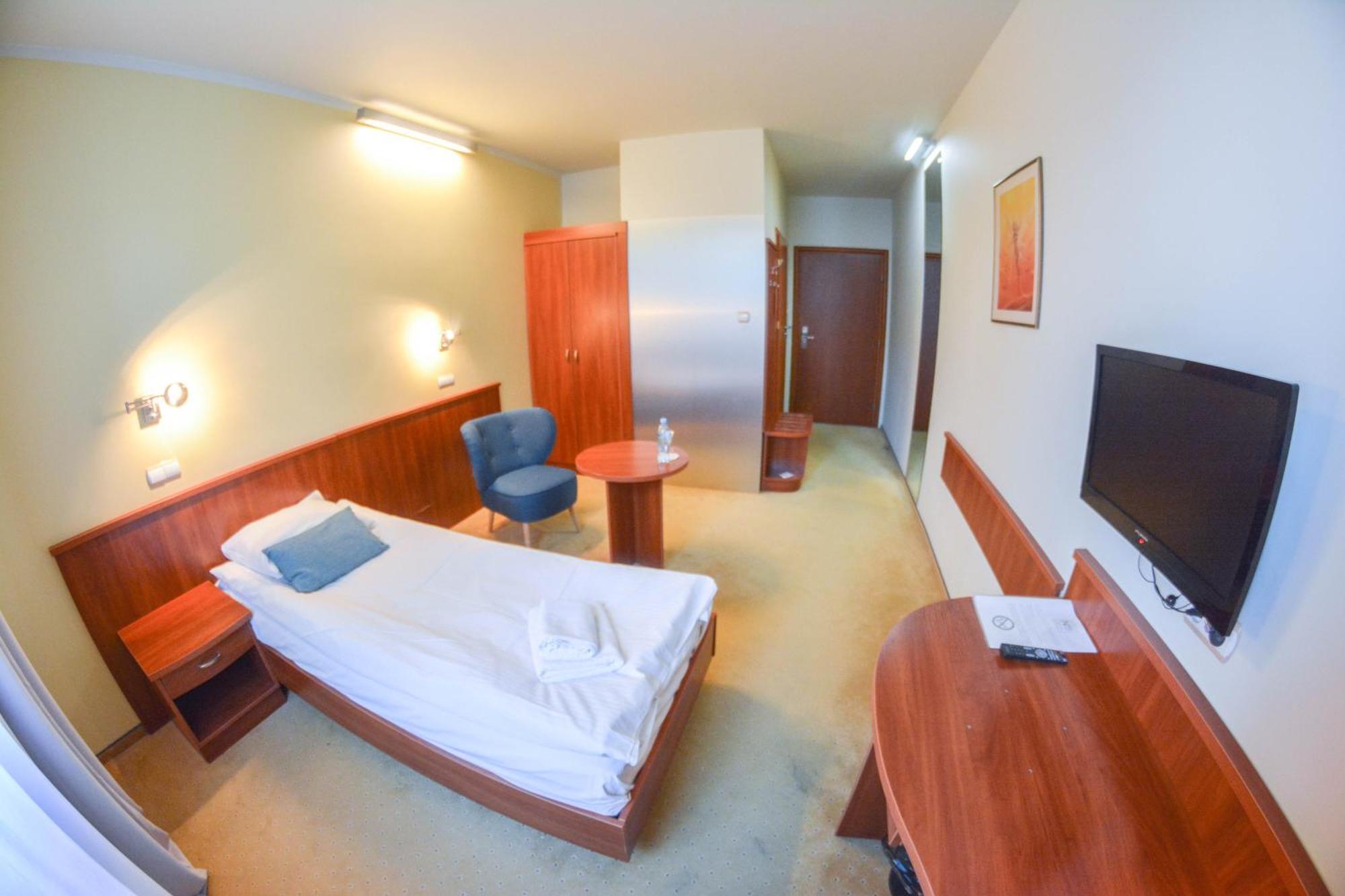 Hotel Neo Tarnowskie Góry Esterno foto