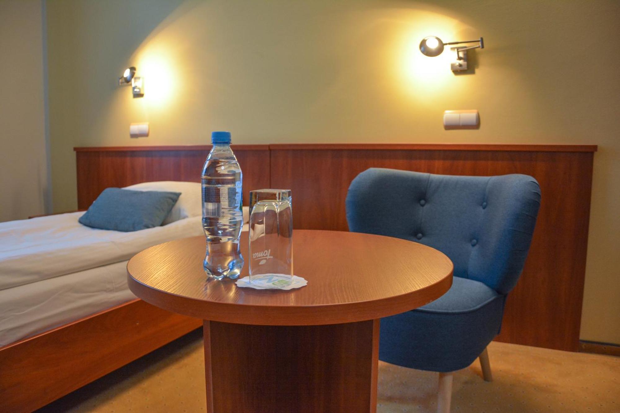 Hotel Neo Tarnowskie Góry Esterno foto