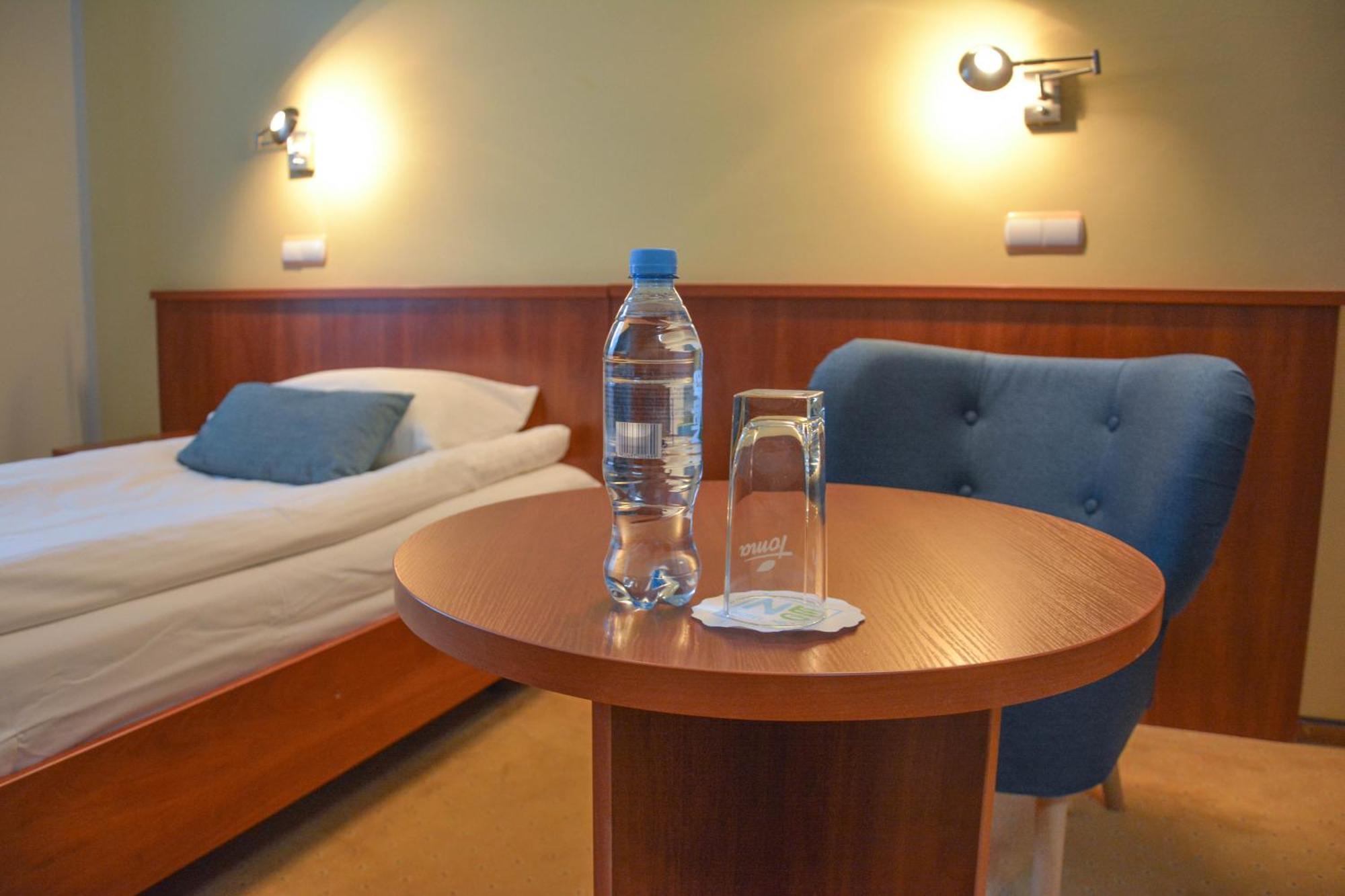 Hotel Neo Tarnowskie Góry Esterno foto